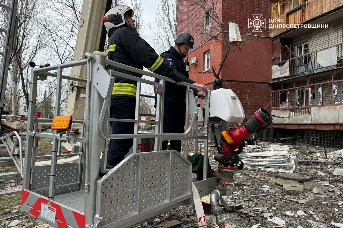 Росія атакувала 14-поверховий будинок у Дніпрі