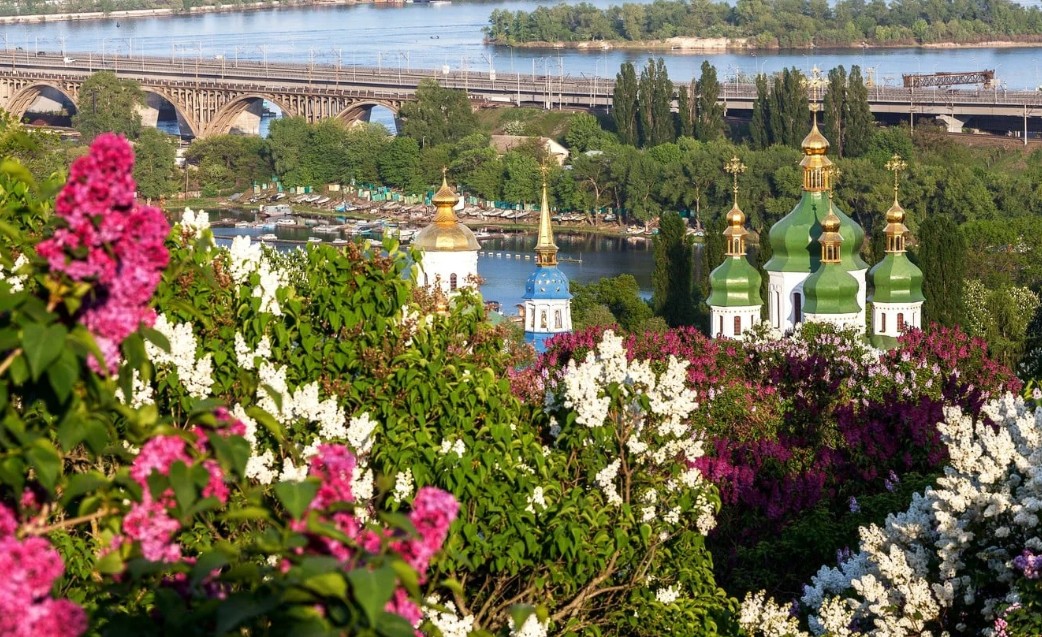 Весна в Києві: незвичайні місця для прогулянок та добірка цікавих заходів