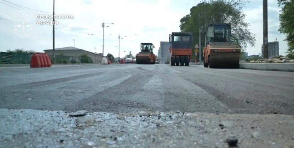 У Києві судитимуть посадовців Київавтодору та інженера за неякісний ремонт дороги в центрі столиці