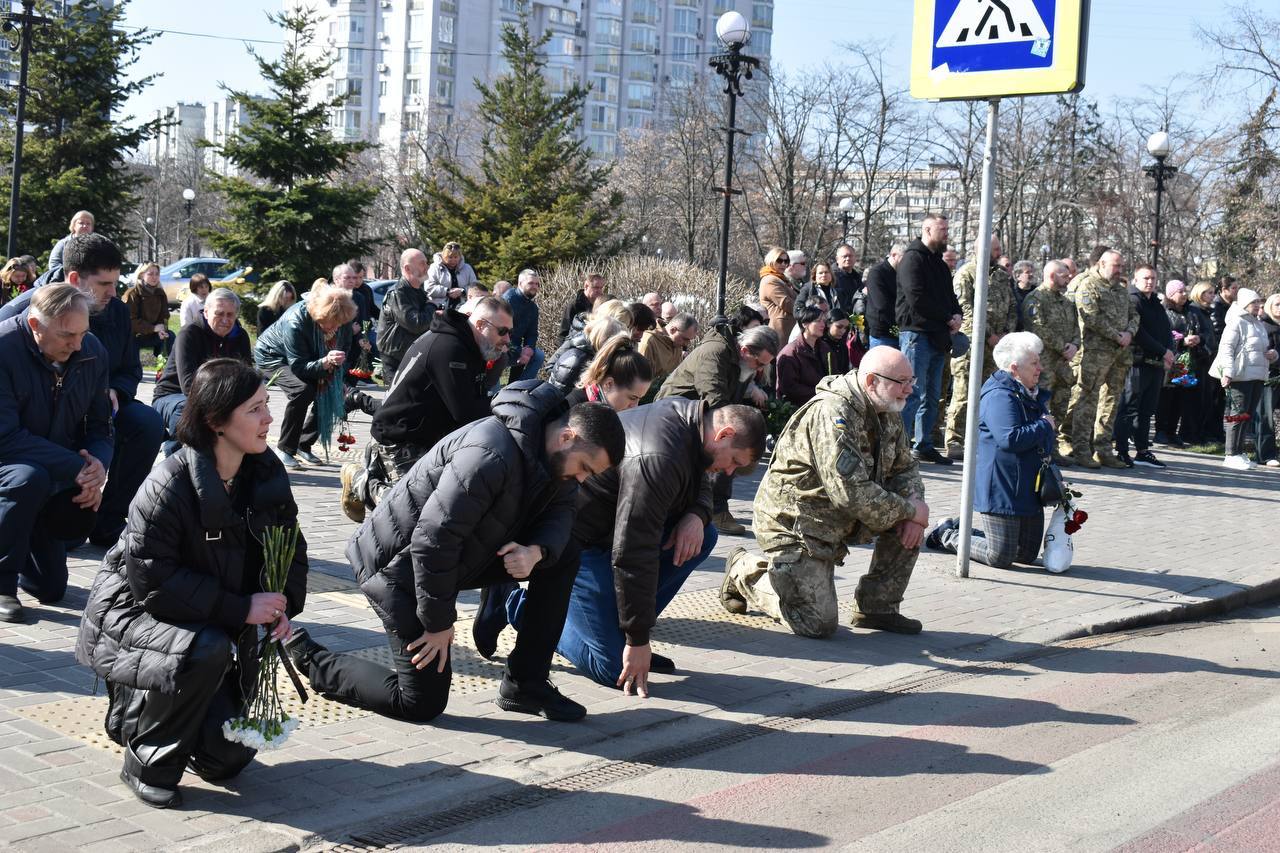 Оболонь провела в останню путь захисника, який загинув в Павлограді - фото 5