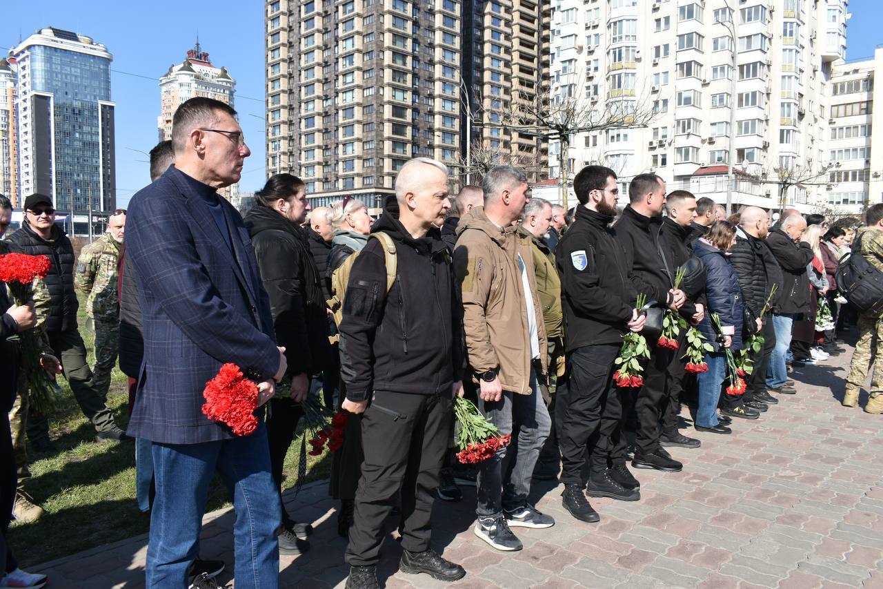 Оболонь провела в останню путь захисника, який загинув в Павлограді - фото 3