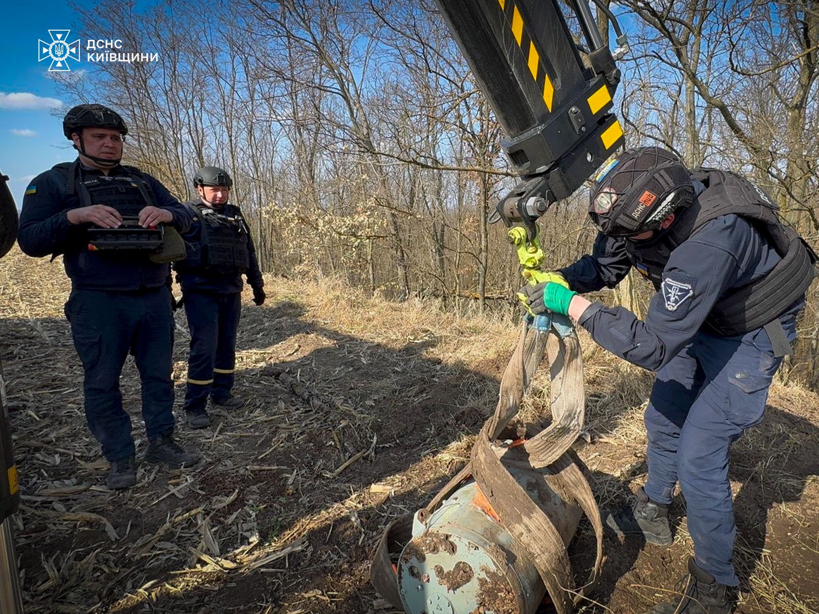 Частини ракет Х-101 виявили в полі на Київщині - фото 2
