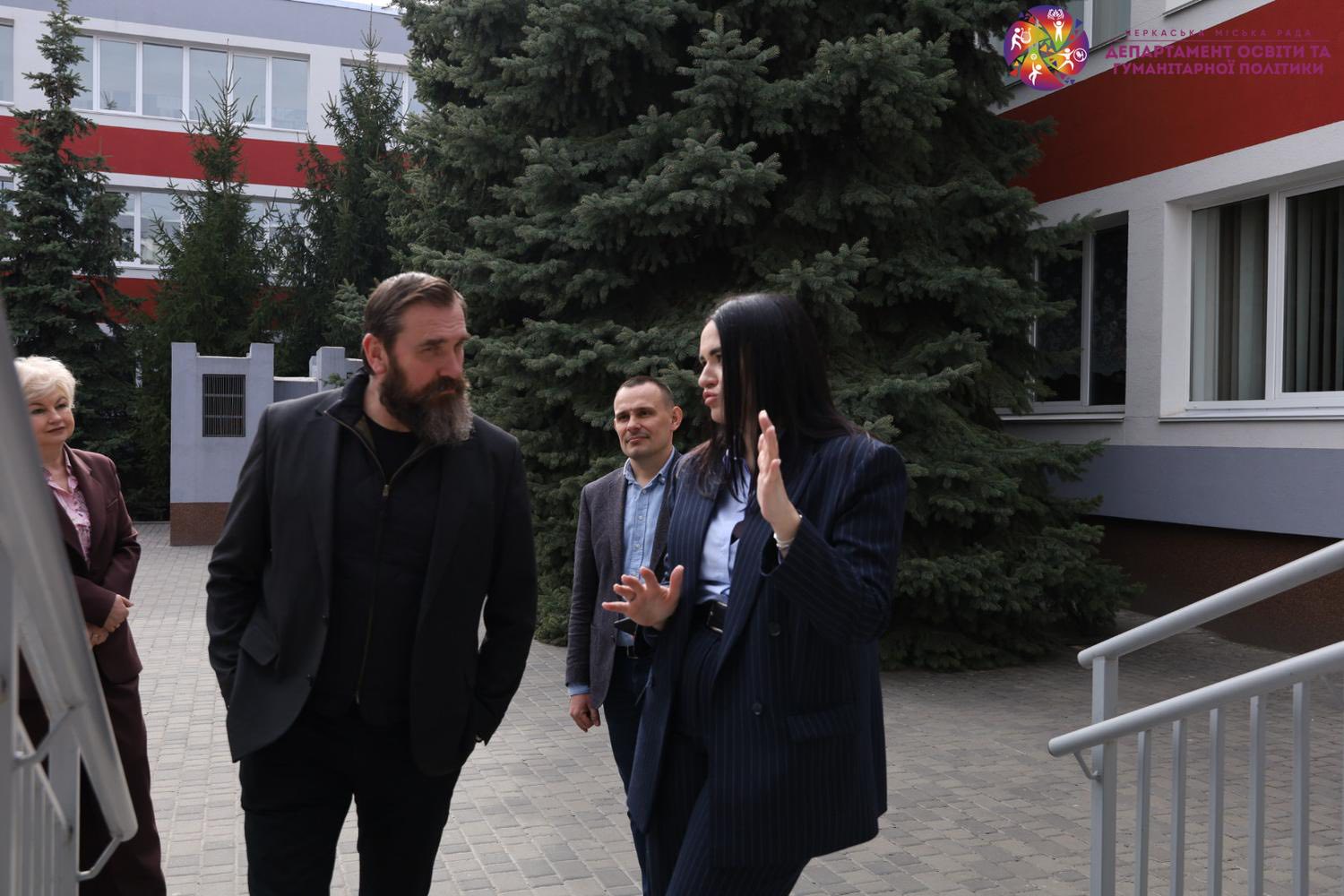 Міністр освіти Оксен Лісовий відвідав школи у Черкасах. Фото - фото 6