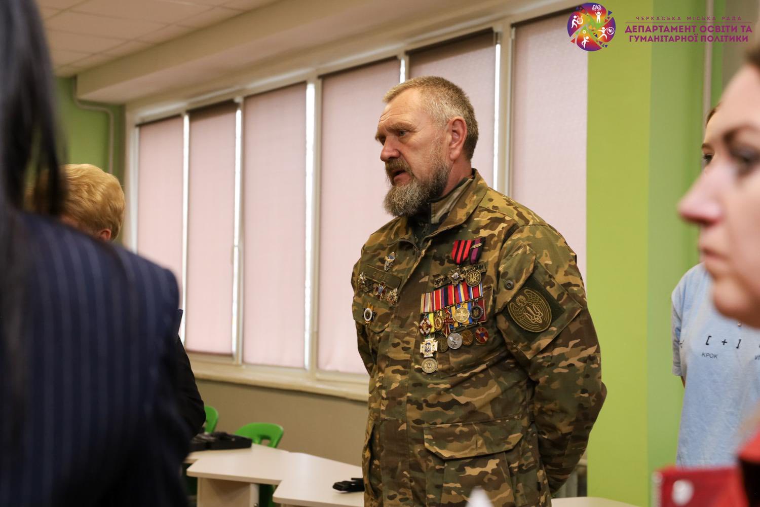 Міністр освіти Оксен Лісовий відвідав школи у Черкасах. Фото - фото 7