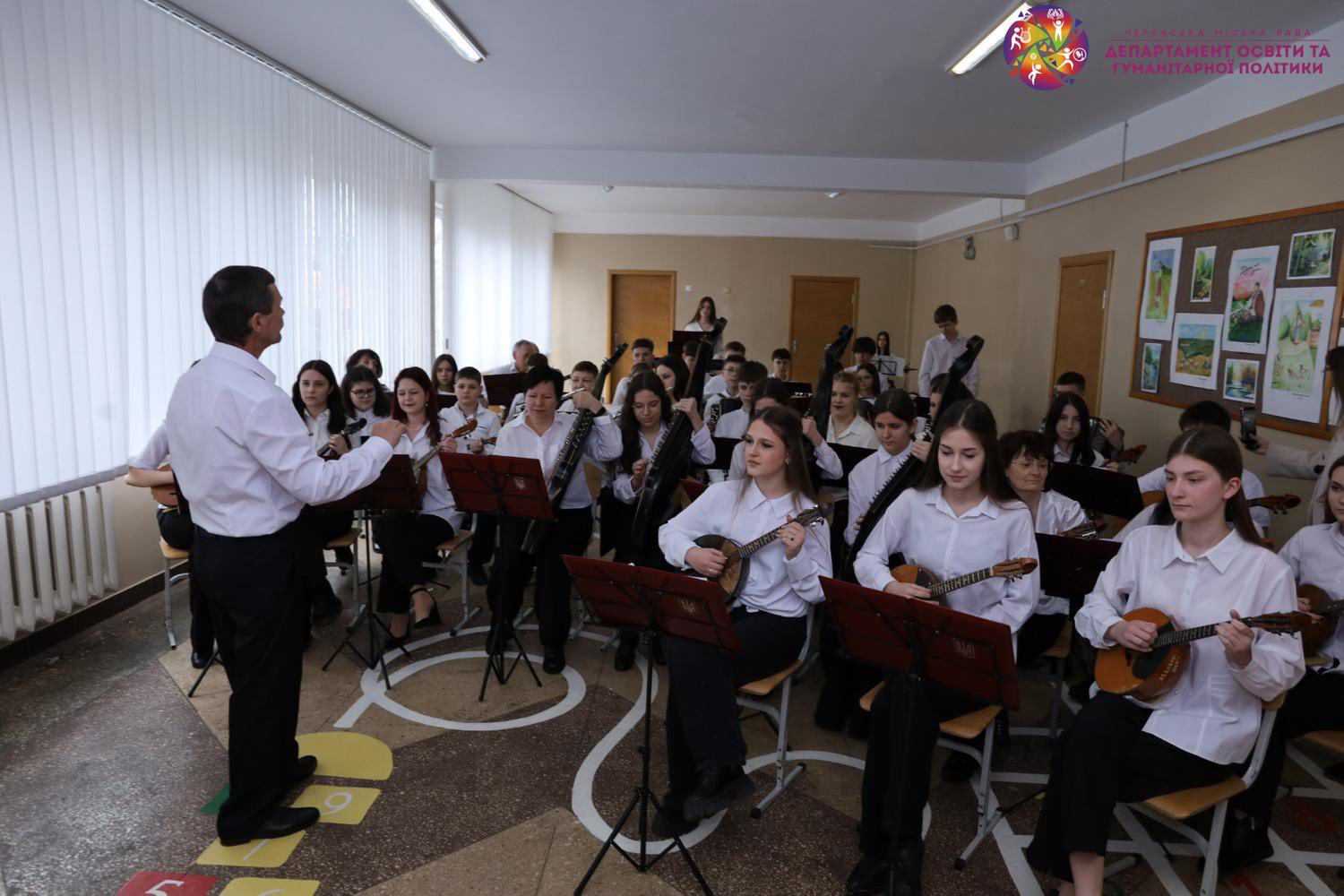 Міністр освіти Оксен Лісовий відвідав школи у Черкасах. Фото - фото 8