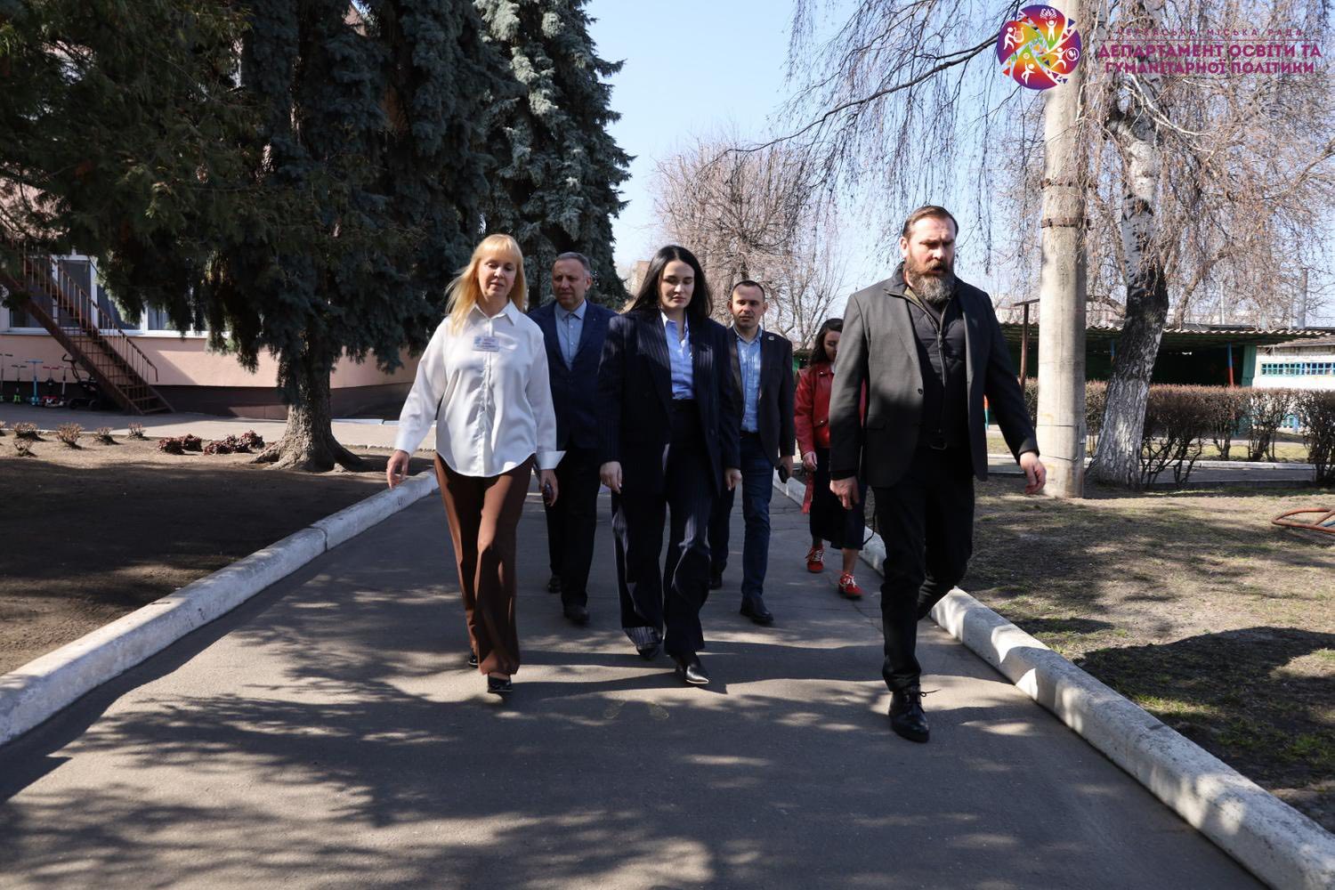 Міністр освіти Оксен Лісовий відвідав школи у Черкасах. Фото - фото 9