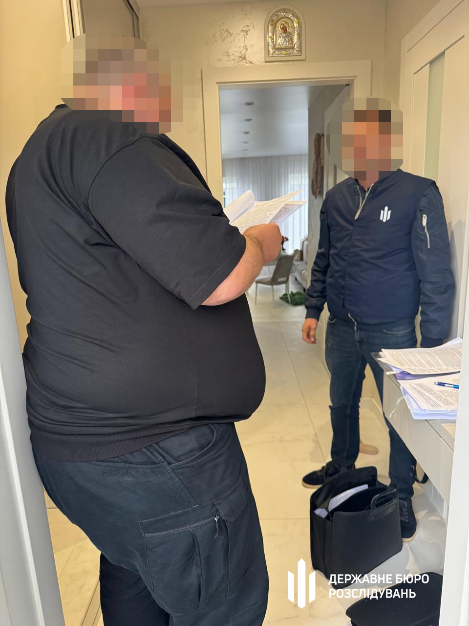 Будинок, земля і авто на родичів — на Львівщині судитимуть керівника ТЦК - фото 2