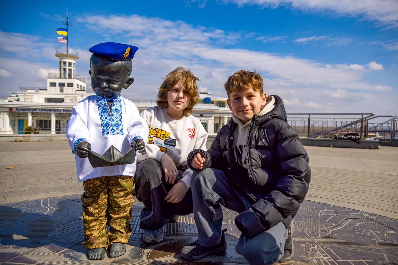 Малюків-засновників Києва переодягли до 12 річниці Нацгвардії - фото 3