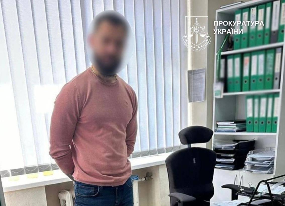 У Києві судитимуть працівника сервісного центру МВС за продаж «красивих» номерних знаків - фото 2