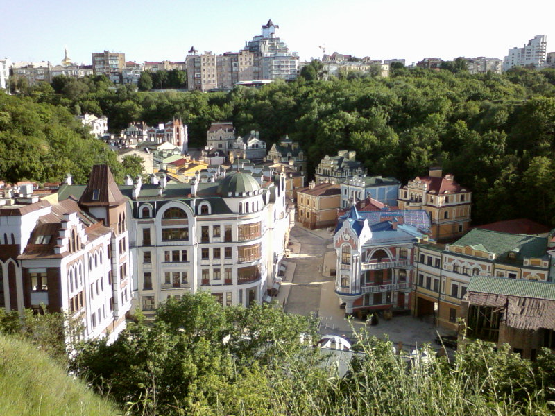 Містичні місця Києва: реальні історії, легенди та моторошні байки столиці