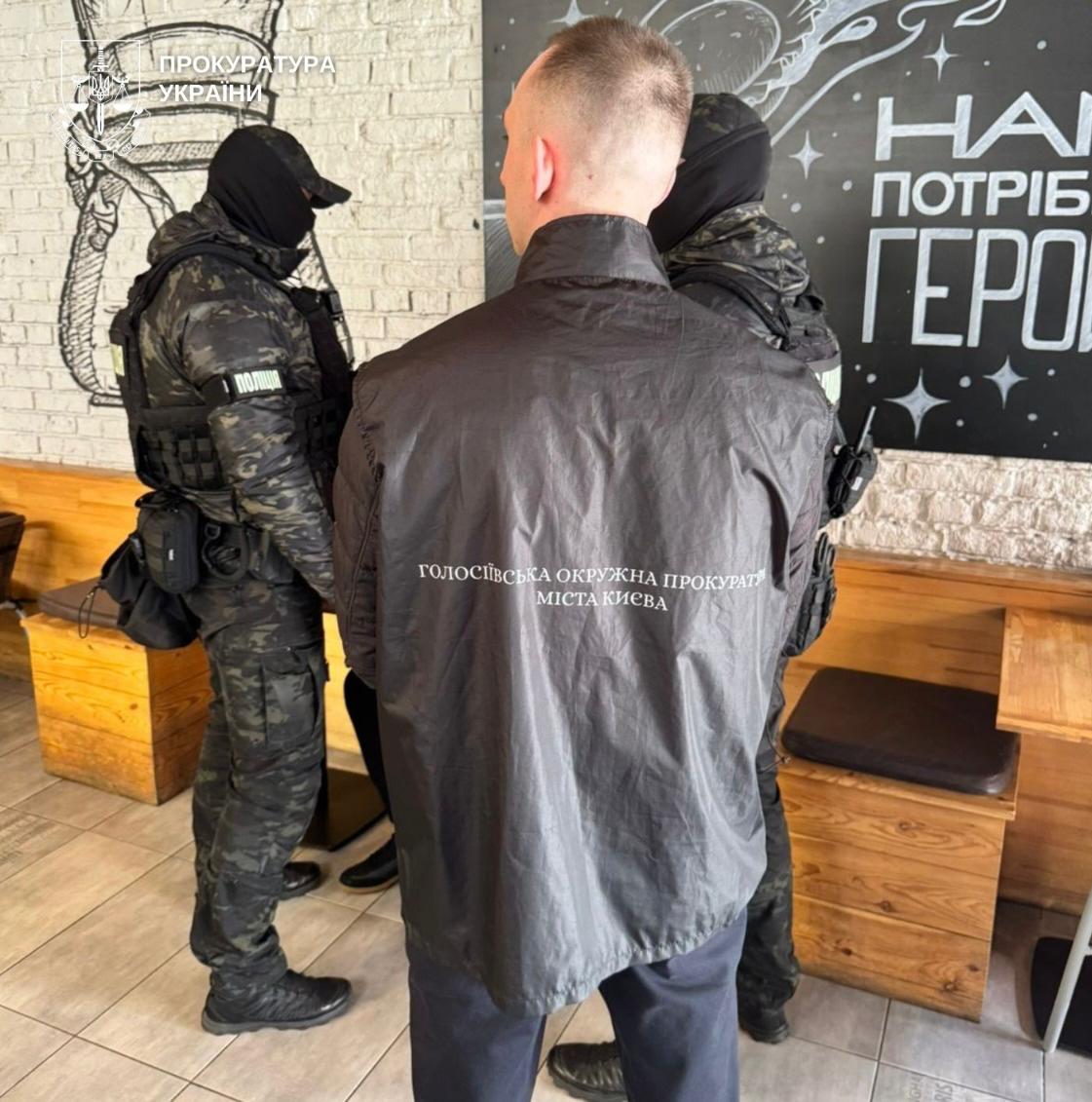 У Києві викрили чоловіка, який продавав «інвалідність» за 9 000 доларів через OLX - фото 3