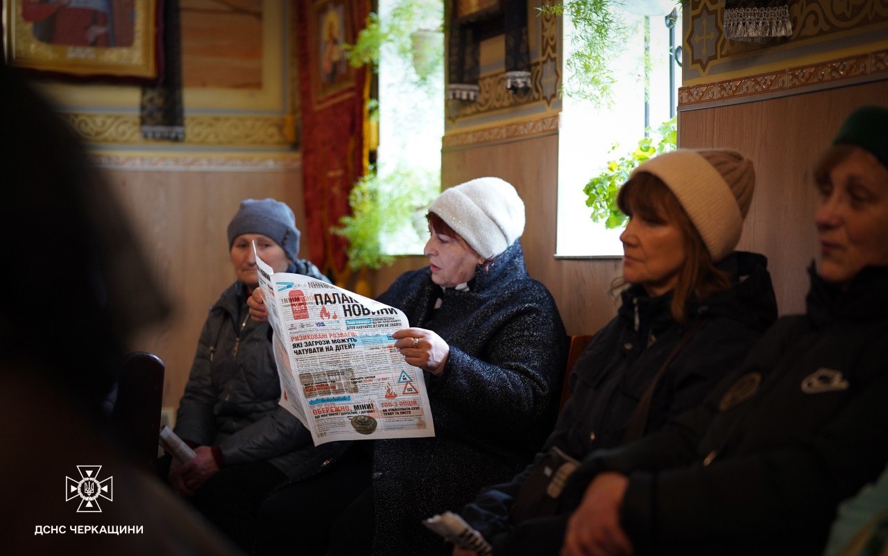 У Смілі і Золотоноші рятувальники вчили парафіян церков користуватися вогнегасником - фото 3