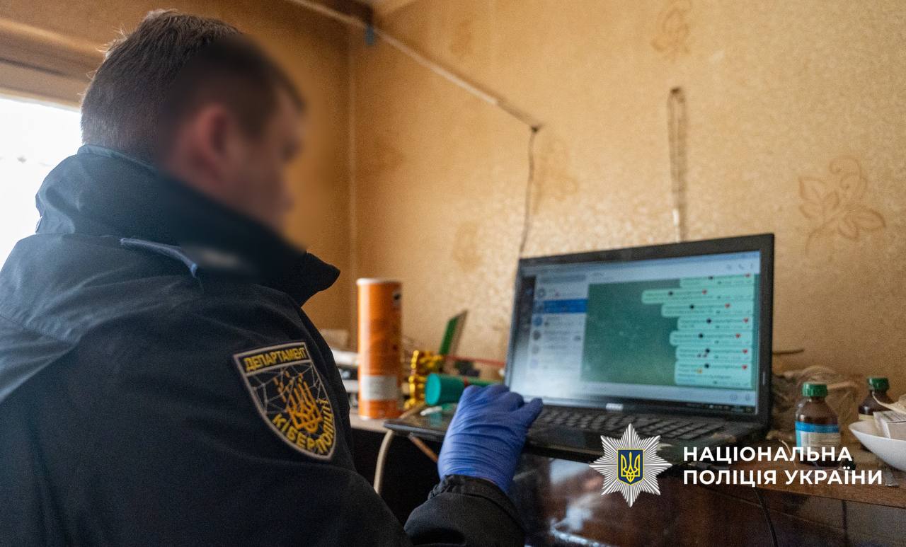 Ґвалтували доньку, виготовляли дитяче порно та продавали: поліція затримала подружжя киян