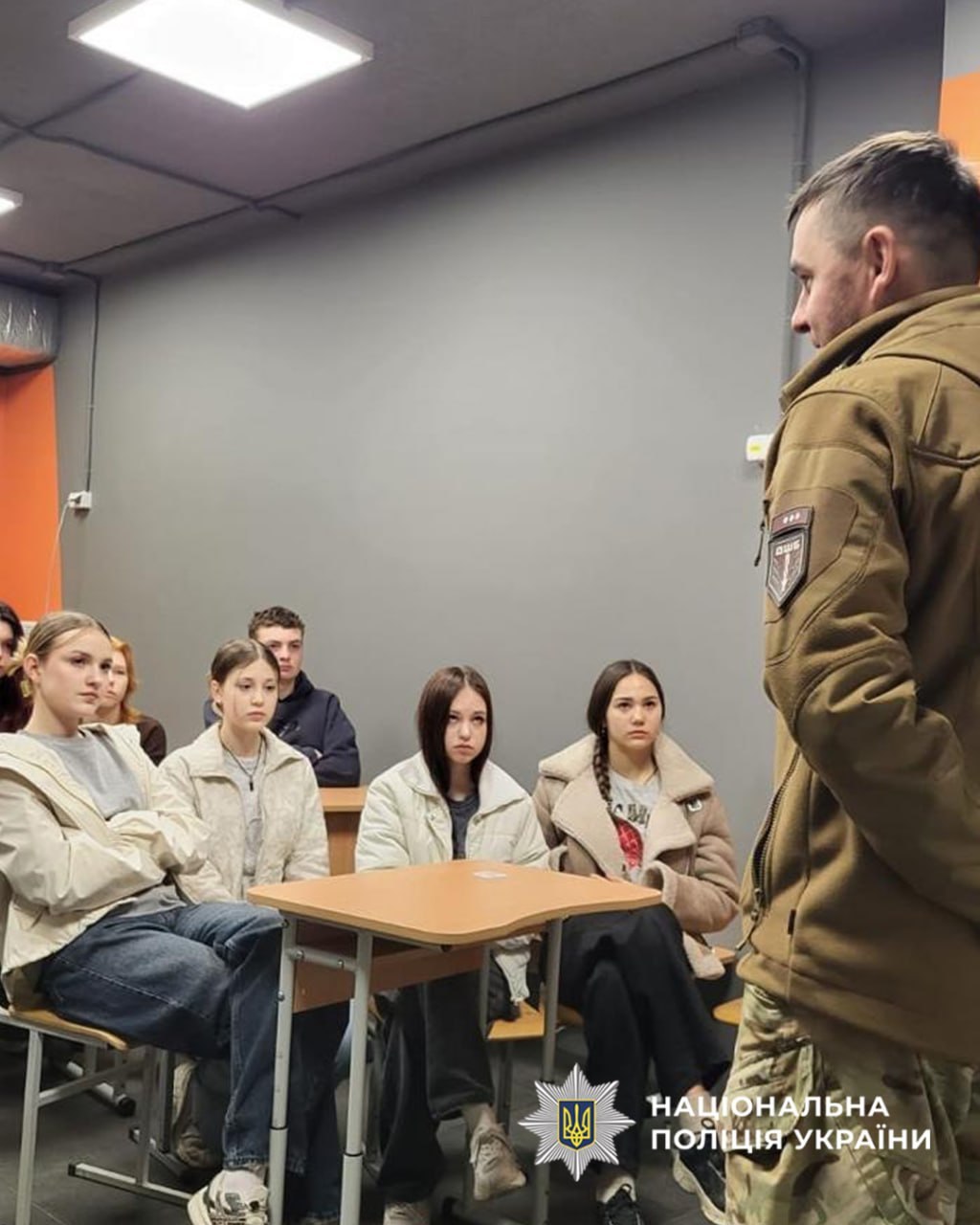 Сержант 95-ї окремої десантно-штурмової бригади зустрівся із школярами Сміли