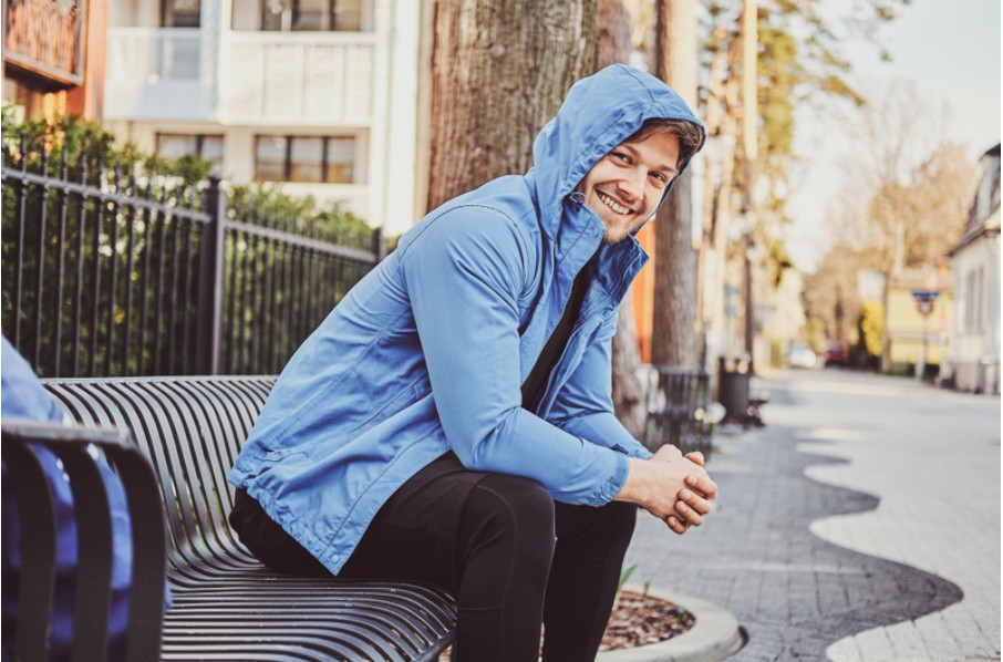 Як вибрати одяг для мінливої погоди без перевантаження гардероба - фото 2