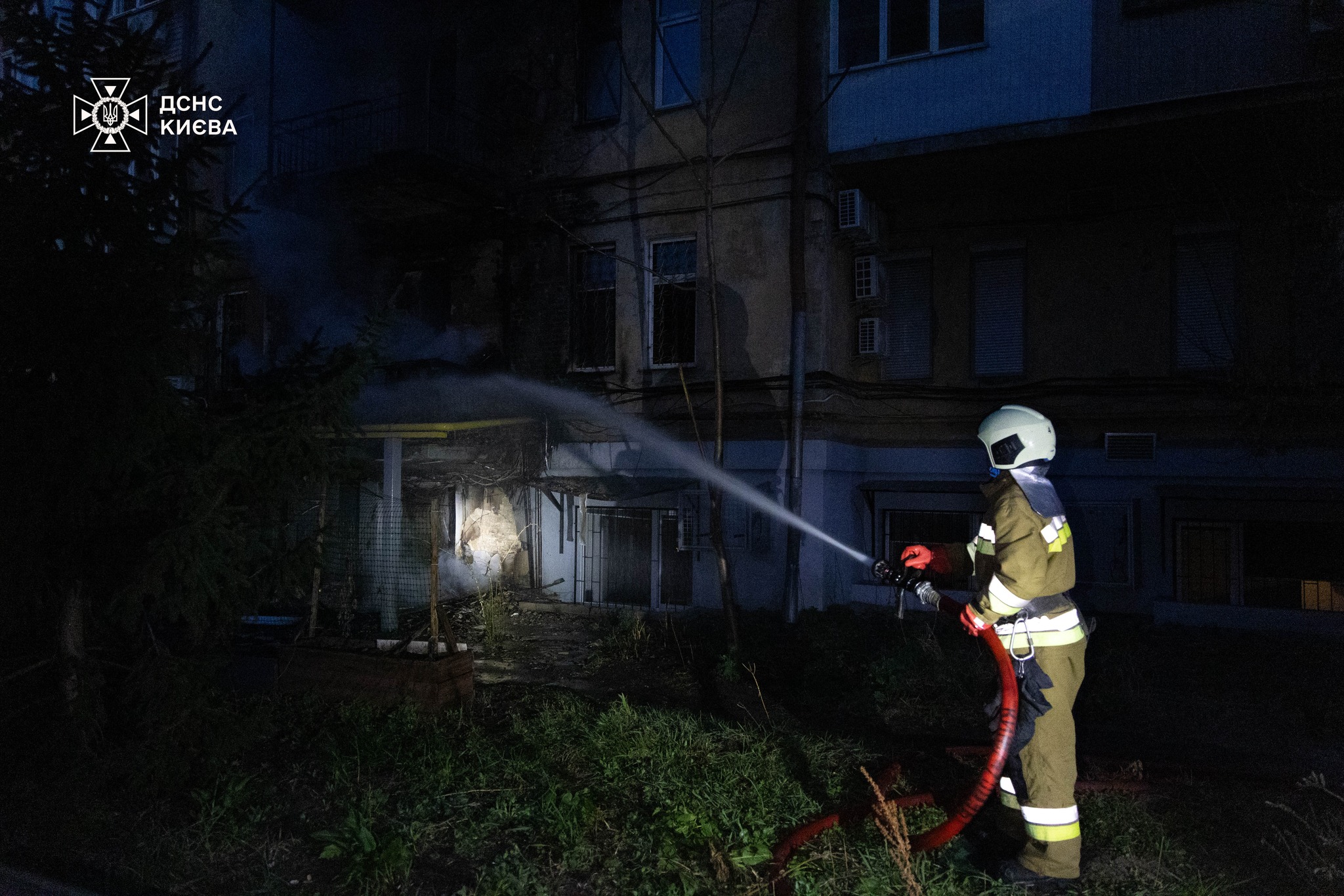 У Шевченківському районі Києва під час пожежі врятували 10 людей - фото 2