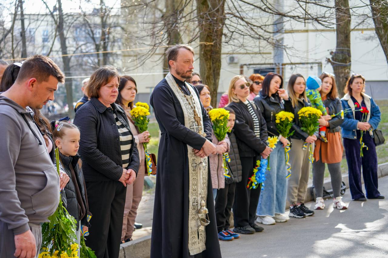 У Бучі відкрили меморіальну дошку загиблому воїну Івану Далекому - фото 3