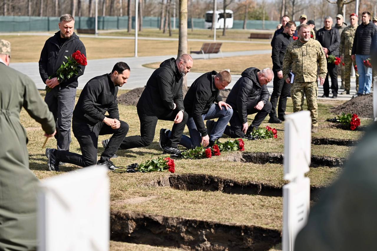 На меморіальному кладовищі вшанували пам’ять 11 невідомих героїв України - фото 6