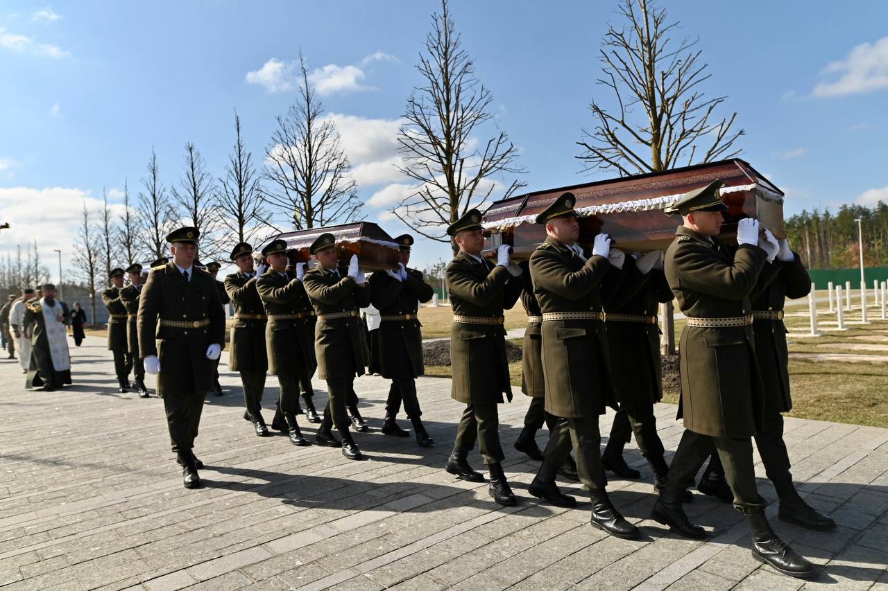 На меморіальному кладовищі вшанували пам’ять 11 невідомих героїв України - фото 2