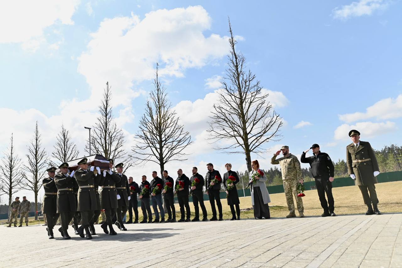 На меморіальному кладовищі вшанували пам’ять 11 невідомих героїв України