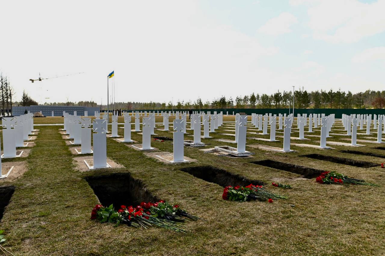 На меморіальному кладовищі вшанували пам’ять 11 невідомих героїв України - фото 5