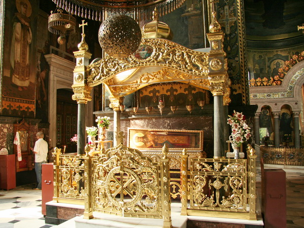 Володимирський кафедральний собор у Києві: цікаві факти, чудотворні ікони та мощі - фото 3