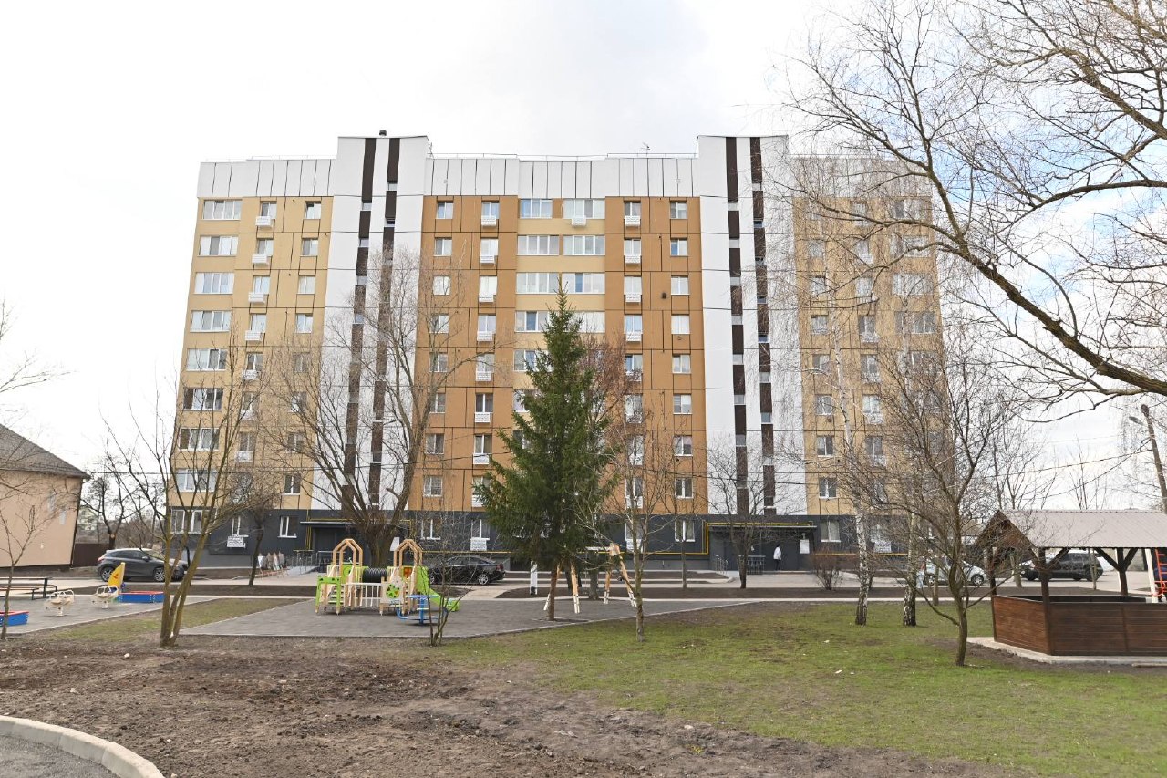 У Бородянці відновили ще два багатоквартирні будинки