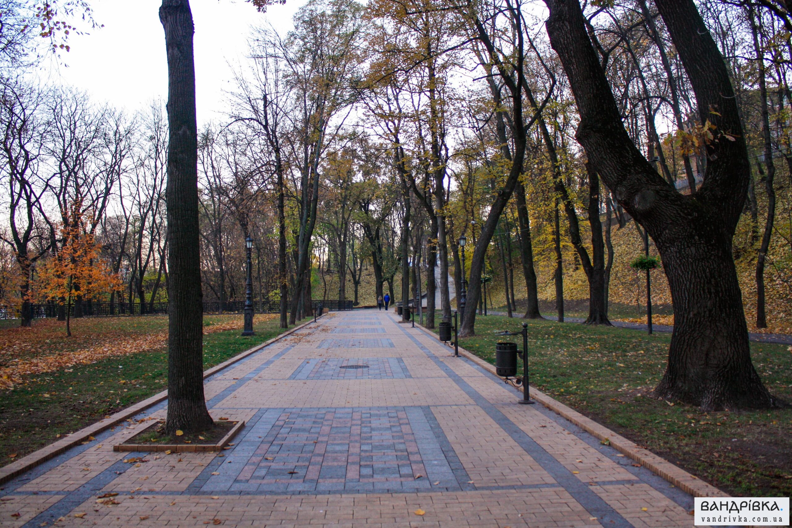 Володимирська гірка у Києві: парк із найкращими панорамами міста - фото 7