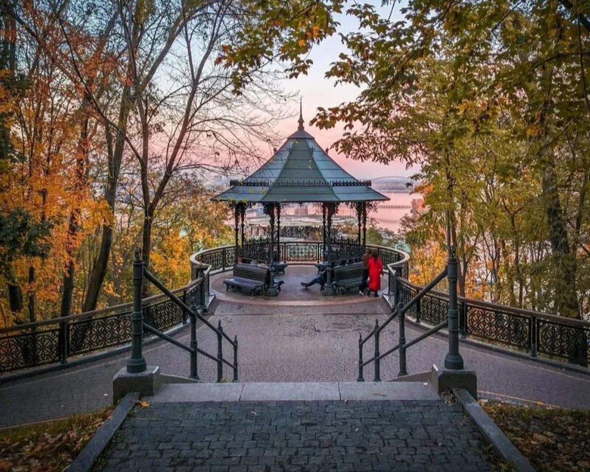 Володимирська гірка у Києві: парк із найкращими панорамами міста