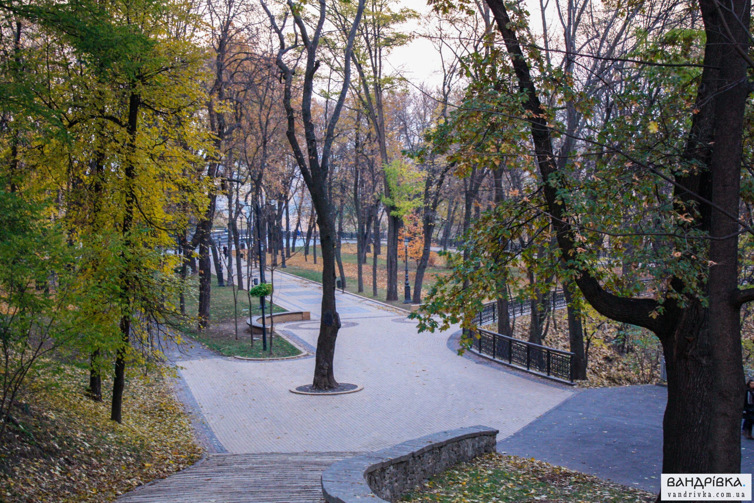 Володимирська гірка у Києві: парк із найкращими панорамами міста - фото 8