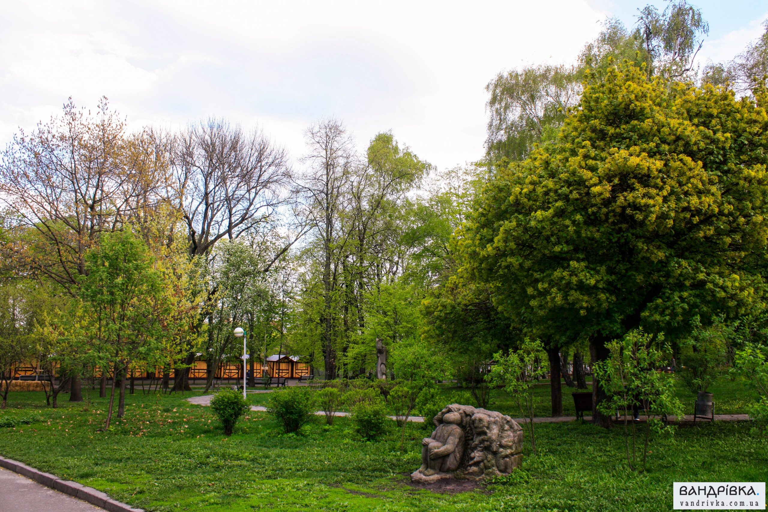 Володимирська гірка у Києві: парк із найкращими панорамами міста - фото 10