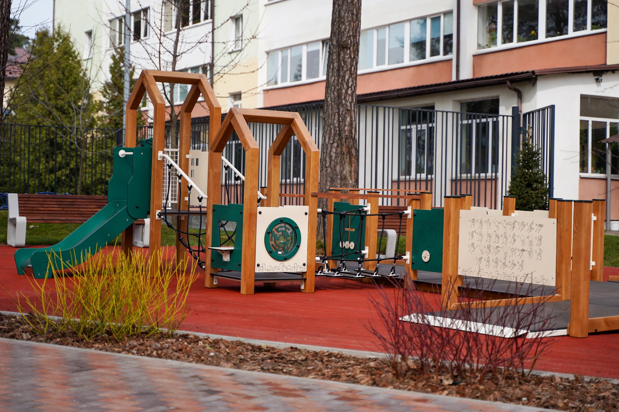 У Бучі відкрили безкоштовний центр підтримки та розвитку дітей - фото 2