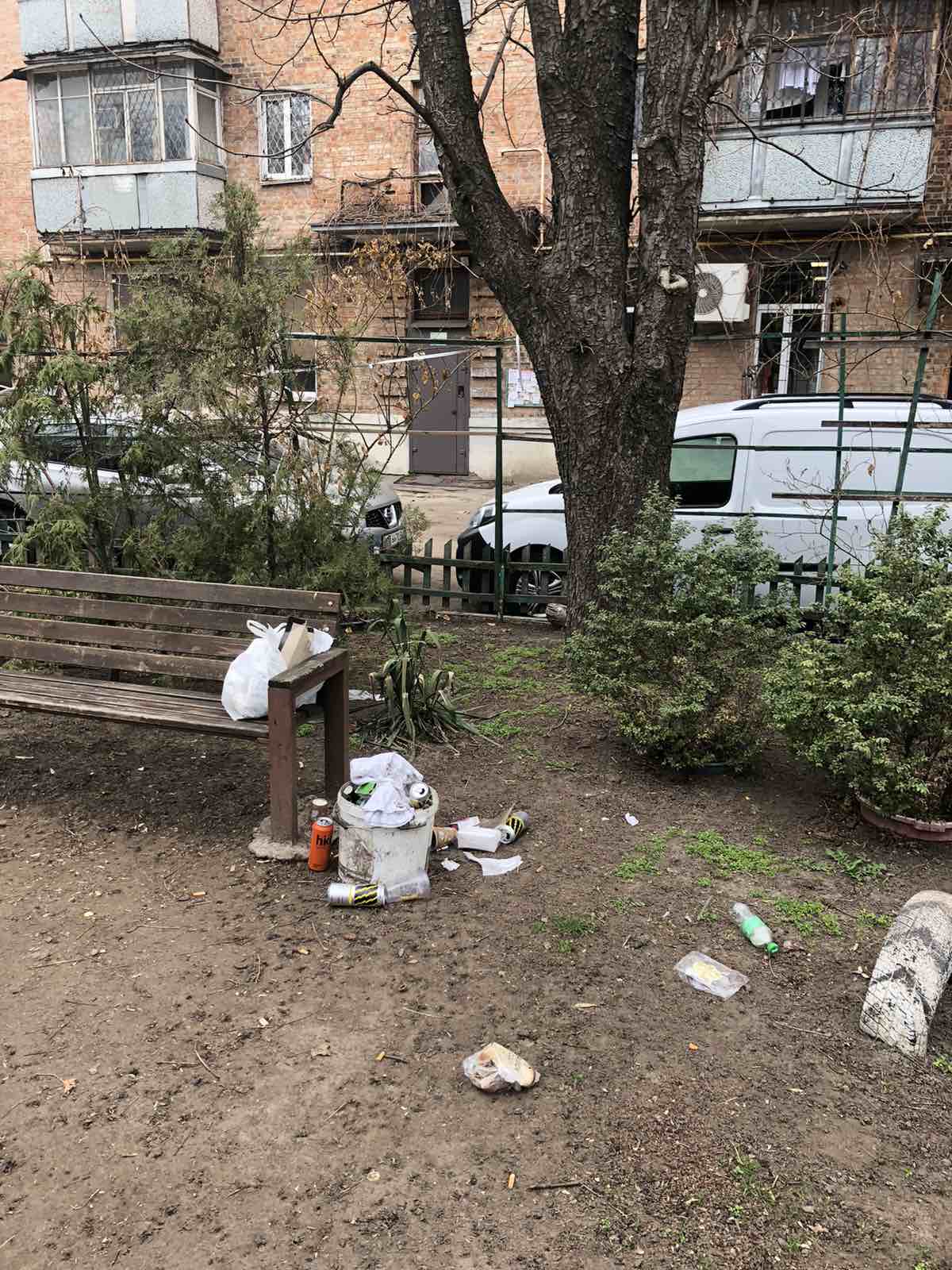 Купи сміття виявили у дворах черкаських будинків. Фото - фото 2