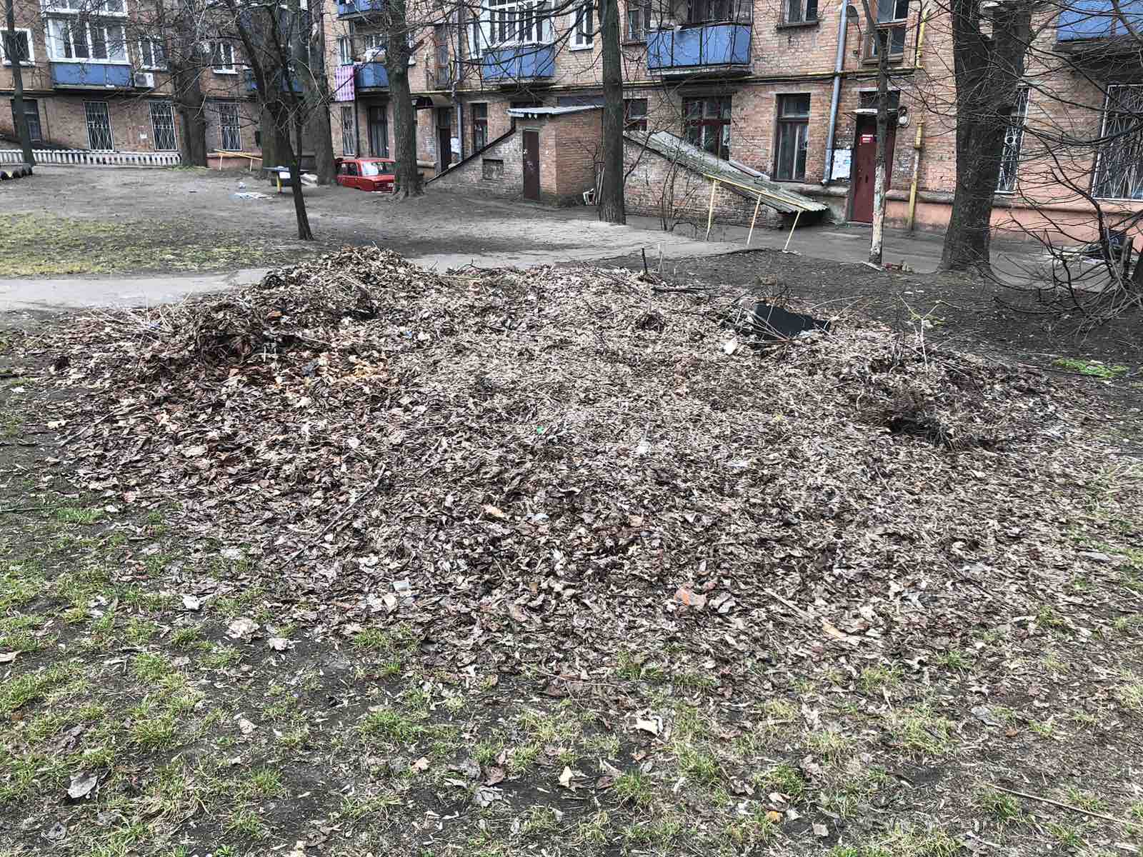 Купи сміття виявили у дворах черкаських будинків. Фото - фото 6