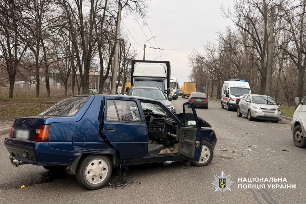 ДТП у Черкасах: троє пасажирів та водій потрапили до лікарні