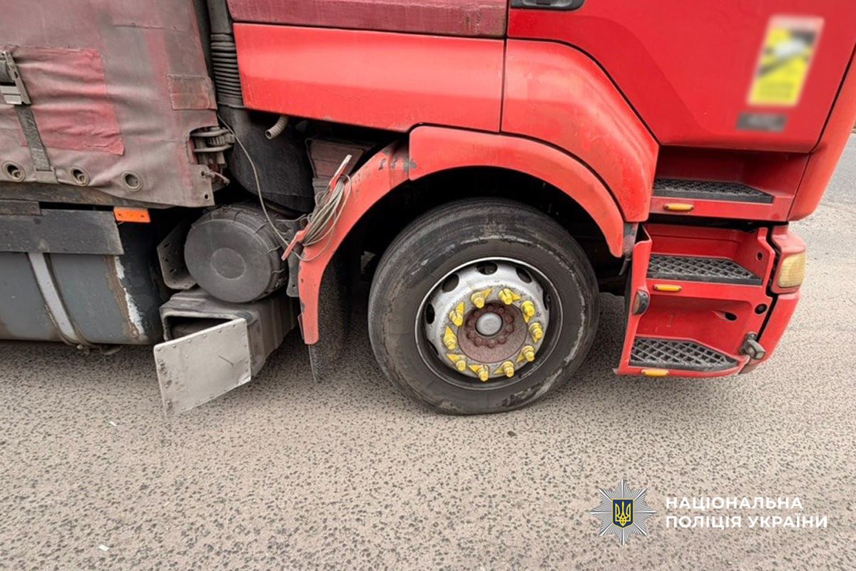 ДТП у Черкасах: троє пасажирів та водій потрапили до лікарні - фото 2