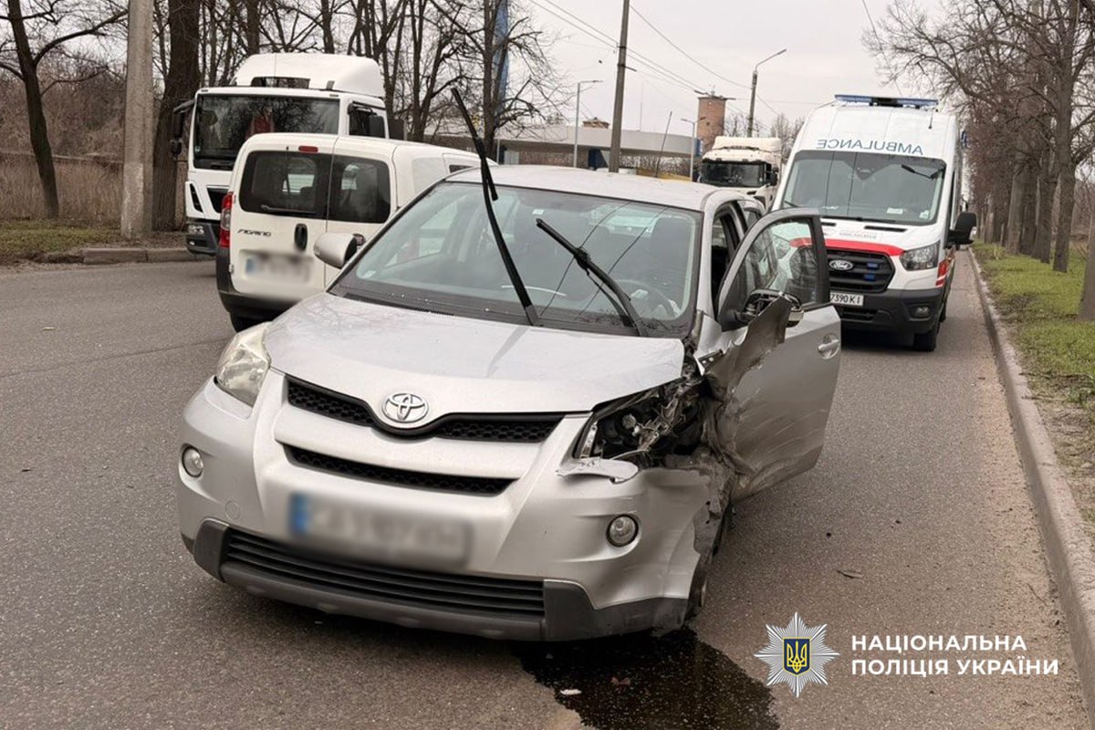 ДТП у Черкасах: троє пасажирів та водій потрапили до лікарні - фото 3
