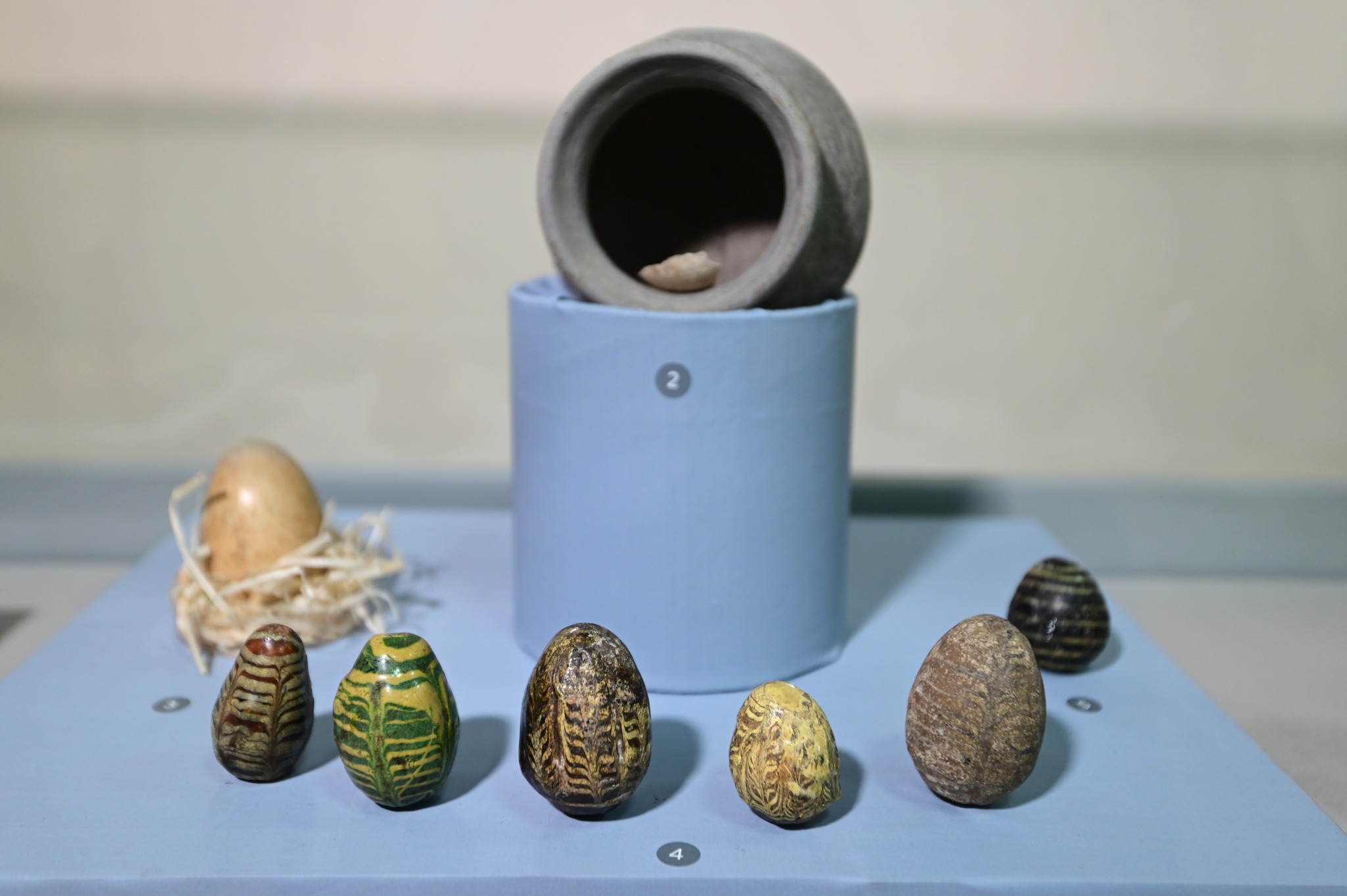 У Києві відкрили виставку про тисячолітню історію української писанки - фото 8