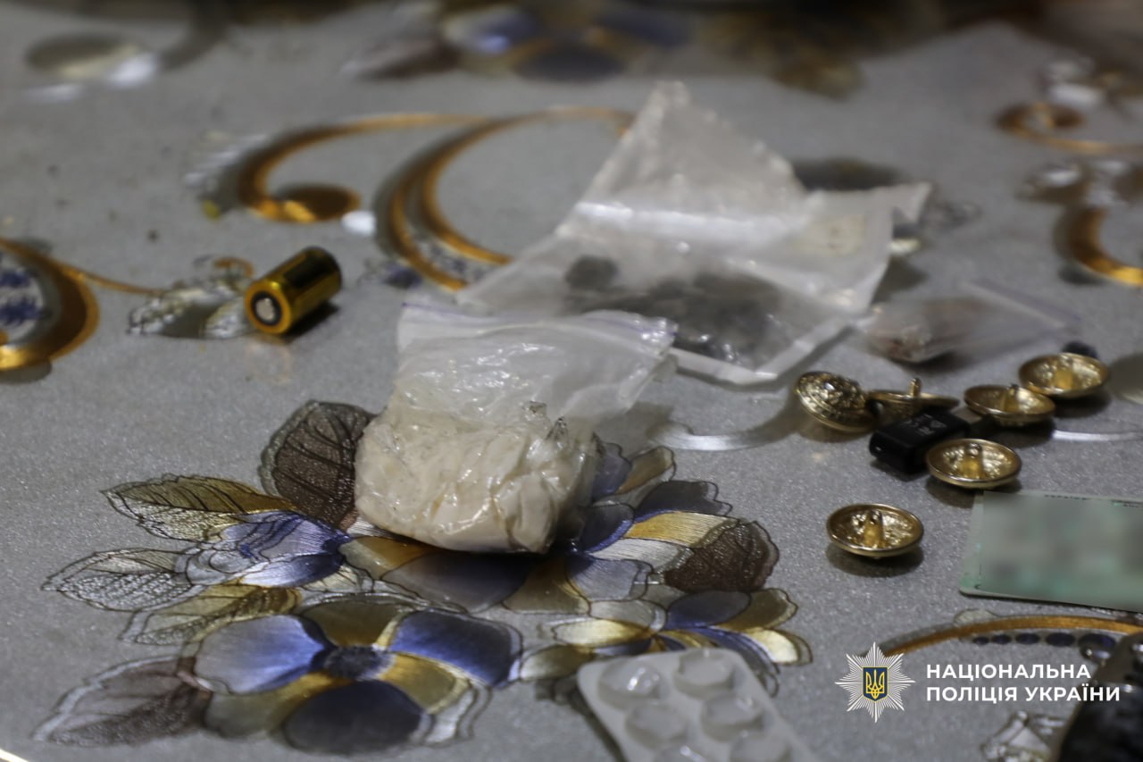 Чоловік та жінка збували амфетамін у Черкаській області - фото 4