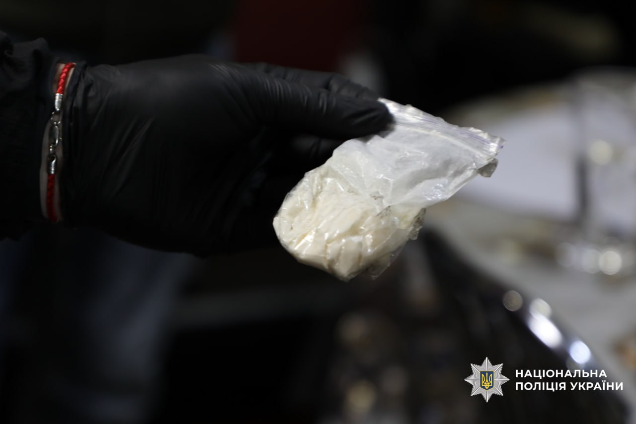 Чоловік та жінка збували амфетамін у Черкаській області - фото 3