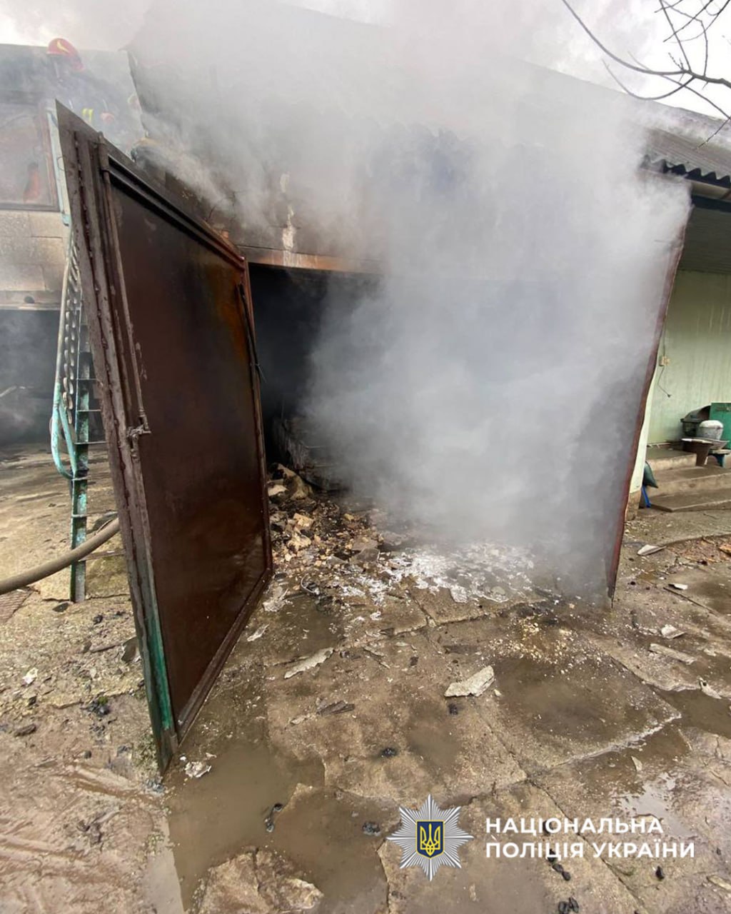 У Звенигородському районі чоловік підпалив будинок та два авто колишньої дружини