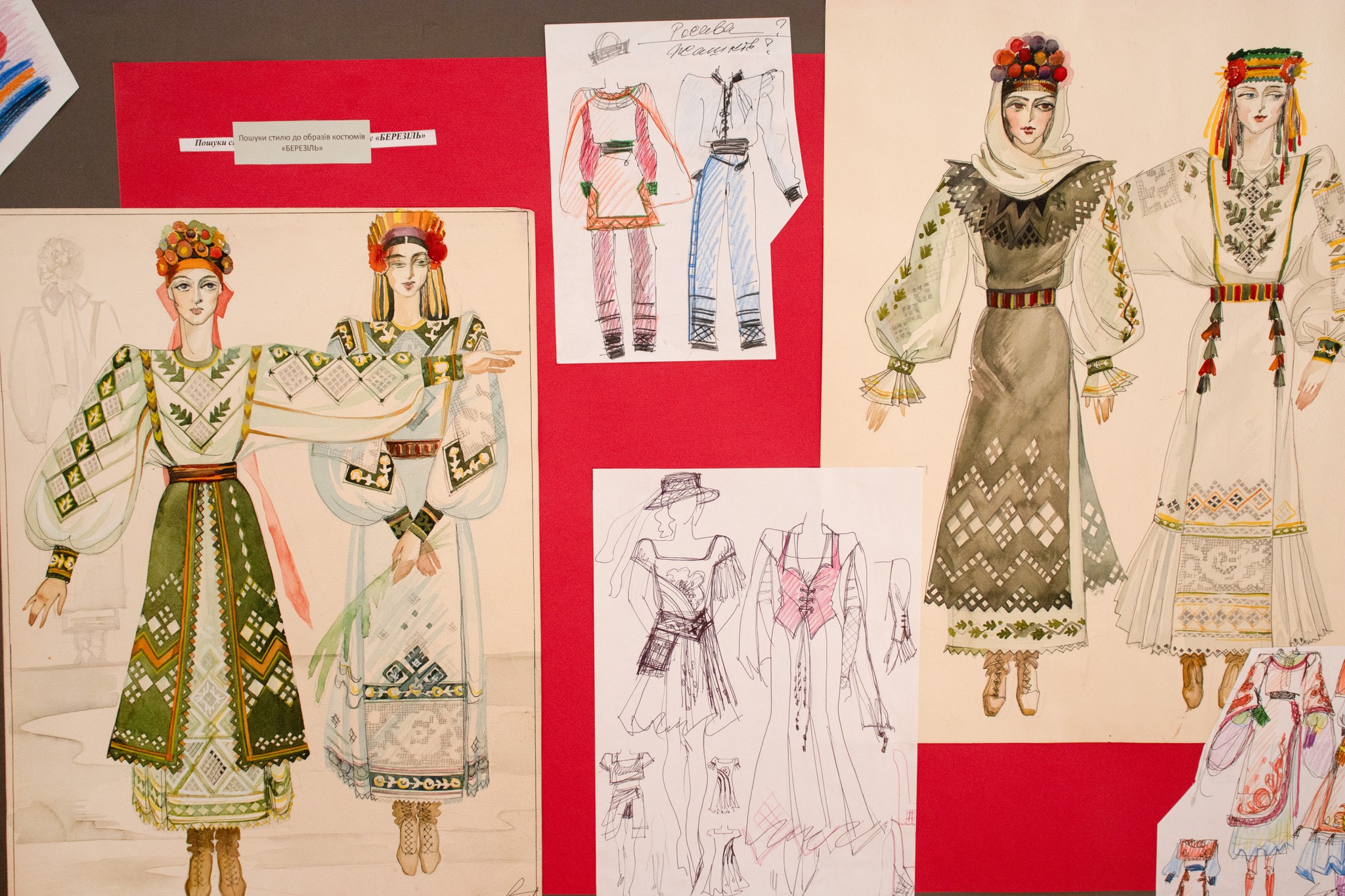 У Черкасах відкрили виставку Олександри Теліженко «Від ідеї до образу» - фото 3