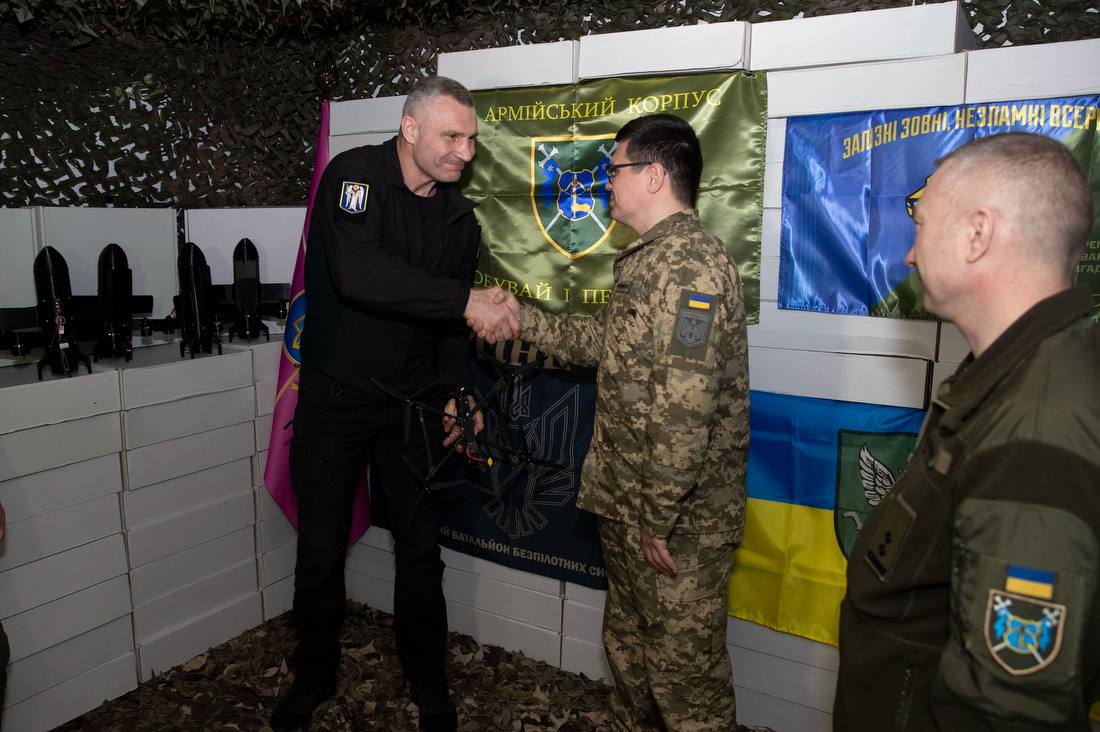 Київ передав бійцям 12-го армійського корпусу Сухопутних військ ЗСУ ще 3 000 БпЛА - фото 3