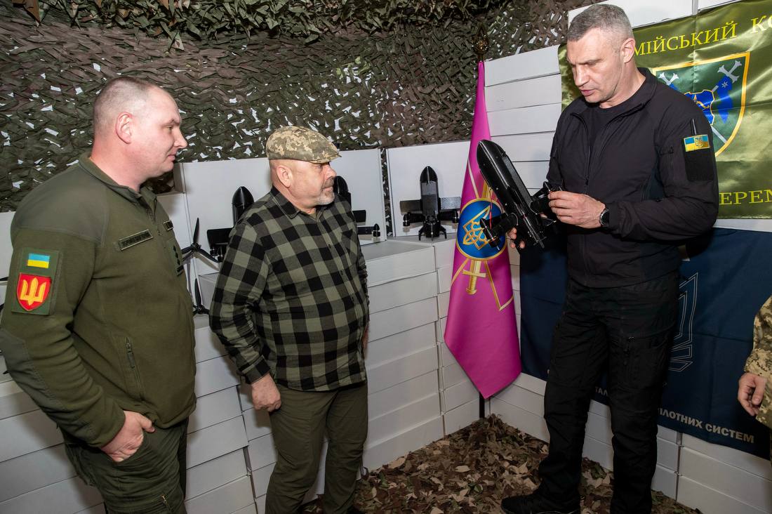 Київ передав бійцям 12-го армійського корпусу Сухопутних військ ЗСУ ще 3 000 БпЛА - фото 2