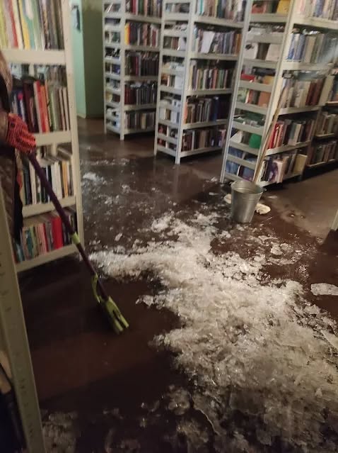 У столичній Книжковій палаті розповіли про важкі наслідки російських обстрілів