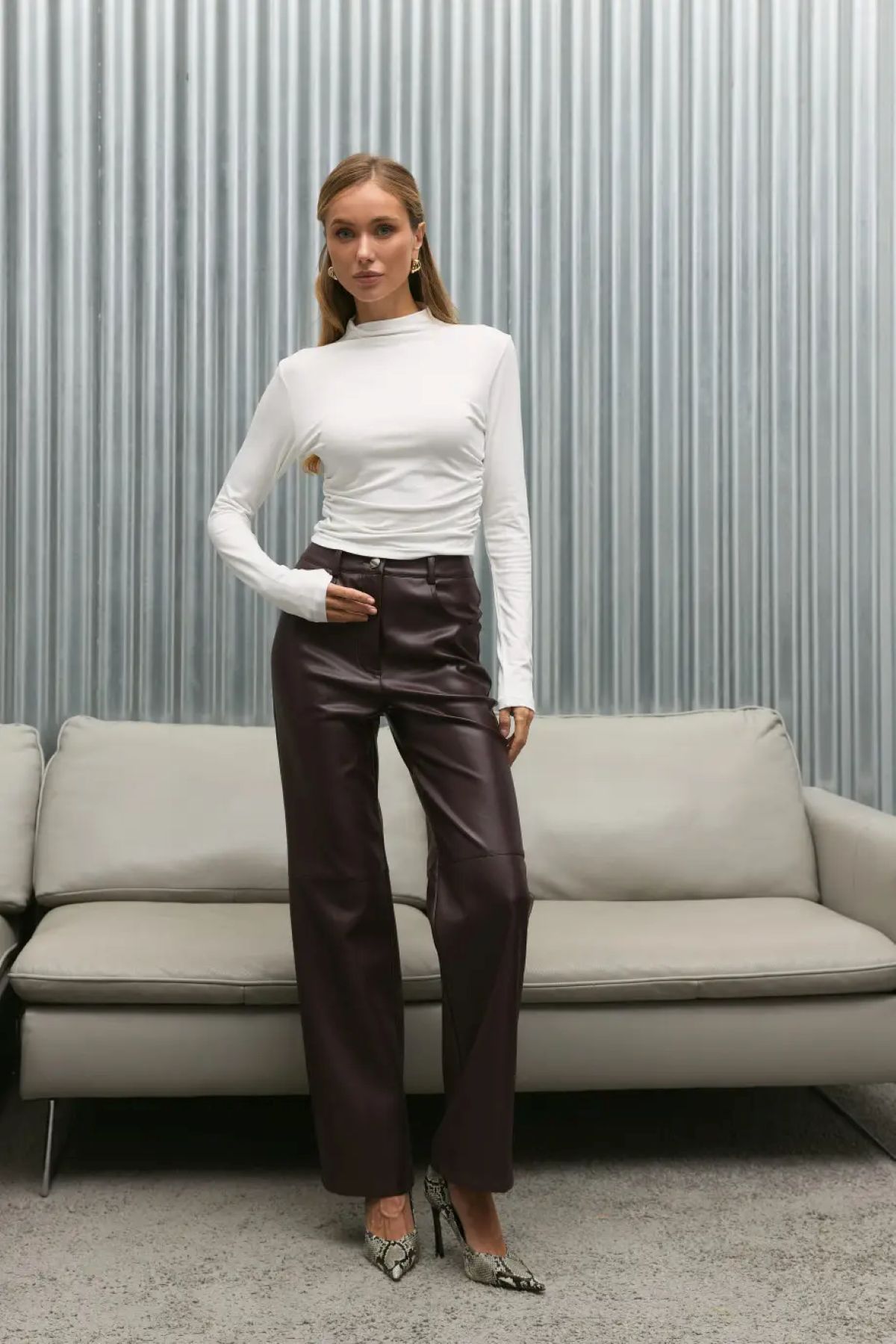 Як обрати і доглядати брюки з екошкіри: практичні поради