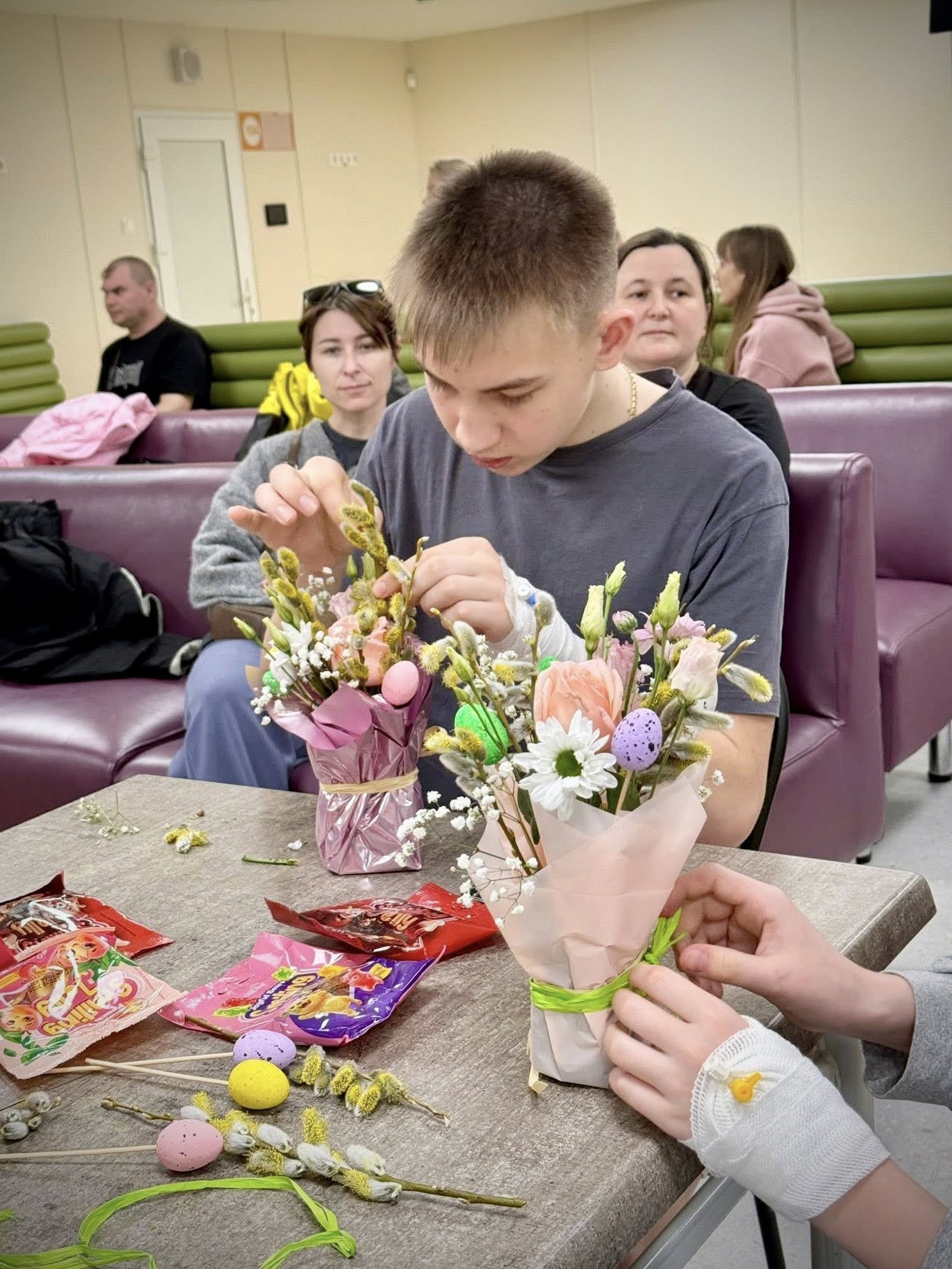 В Охматдиті провели великодній флористичний майстер-клас для дітей - фото 2
