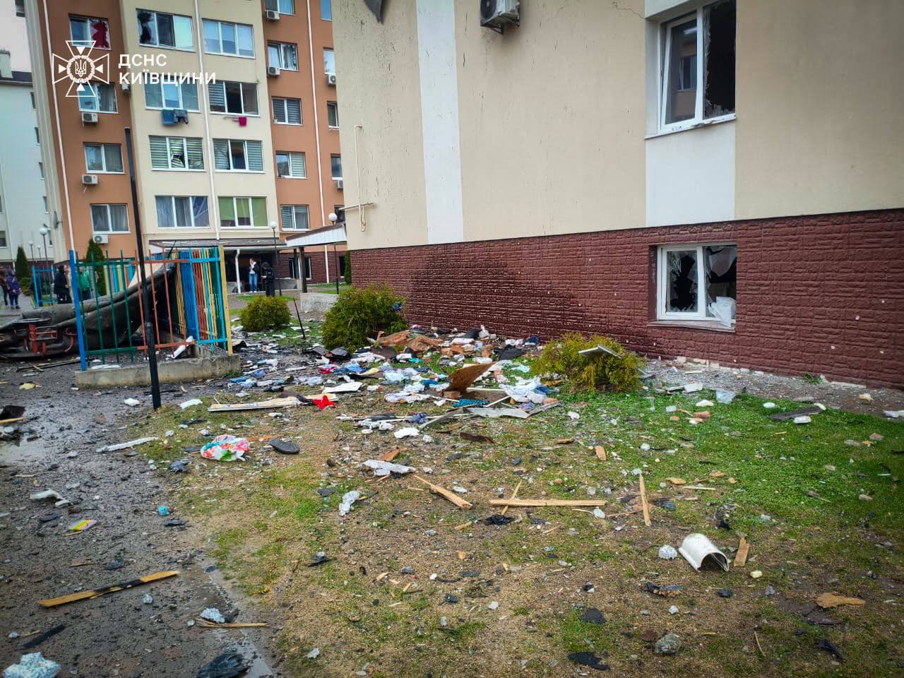 У трьох районах Київщини ліквідовують наслідки російської атаки - фото 7