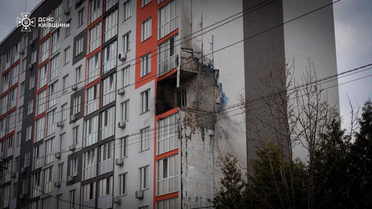 У трьох районах Київщини ліквідовують наслідки російської атаки