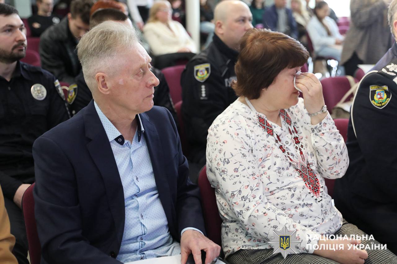 Батько загиблого поліцейського Київщини Юрія Чабаха презентував збірку віршів